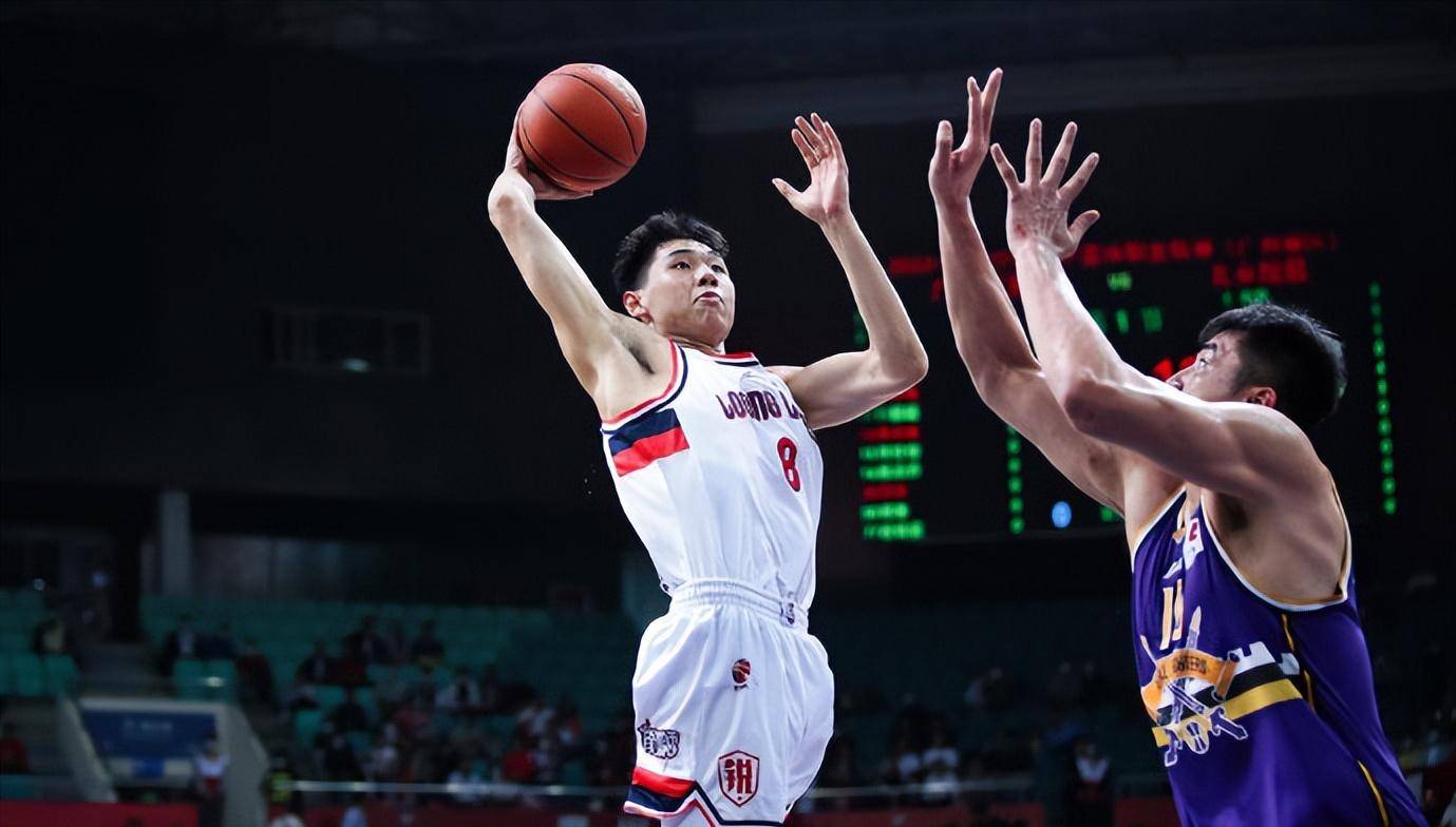 娱乐官方网站-赛前广东宏远调整名单以备欧篮联，状态回暖环节打磨，引发热议，身体对抗强度拉满的简单介绍