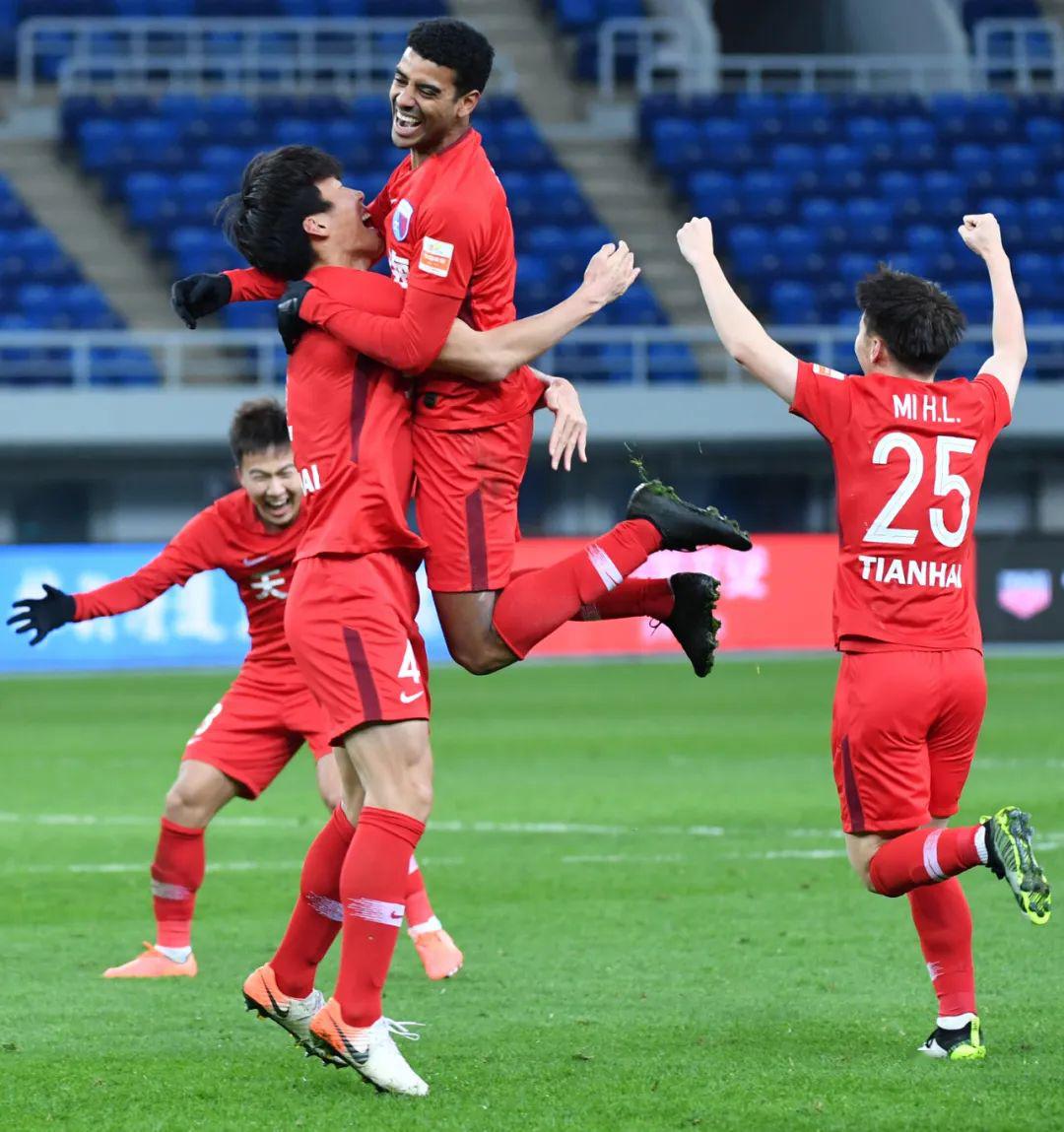 娱乐官方网站-圣安东尼奥马刺训练开放日；今晚官宣签约引欢呼；中超在即；资深球员宣示担当的简单介绍