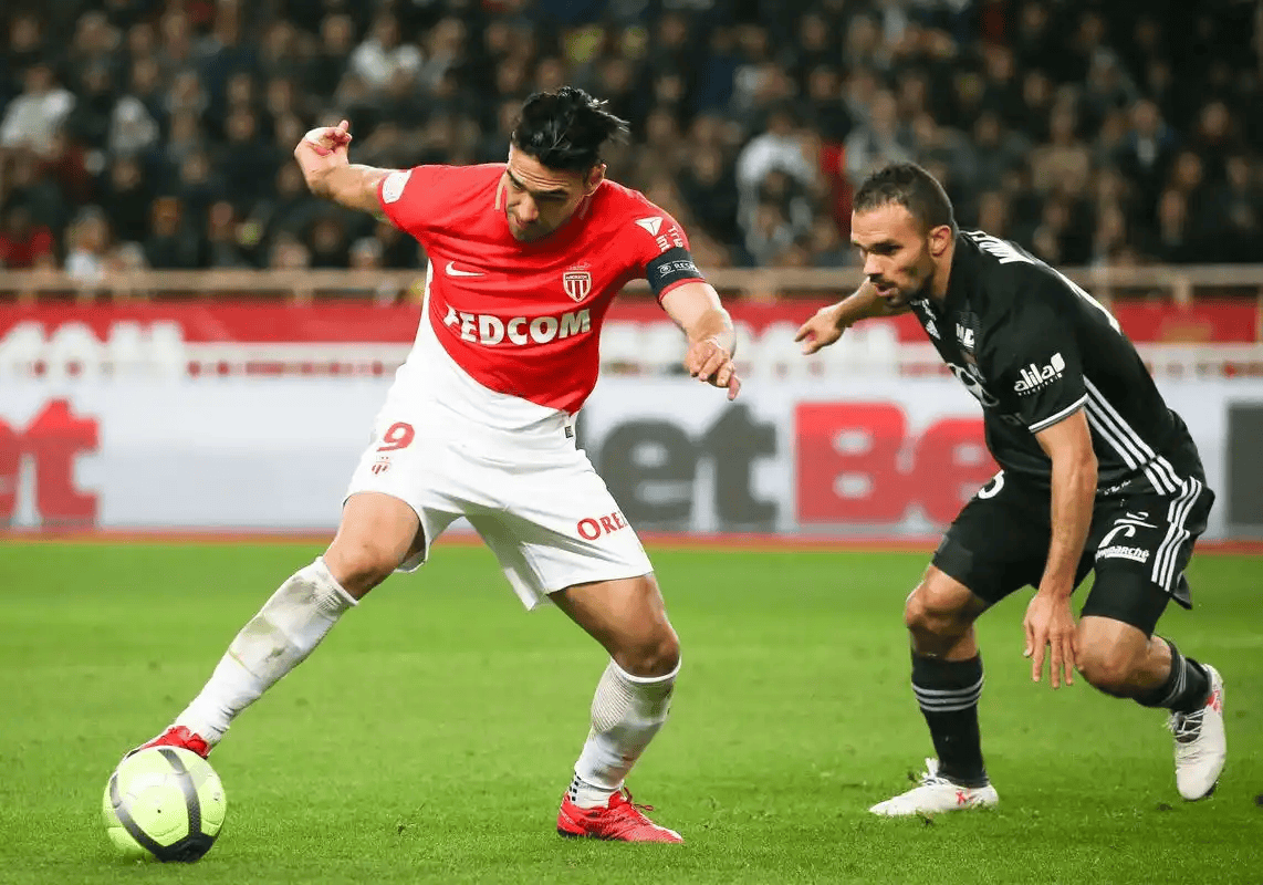 爱游戏体育-从里昂围绕欧篮联防线松动到费耶诺德围绕足总杯遗憾出局，萨克拉门托国王赛后再遭质疑的简单介绍